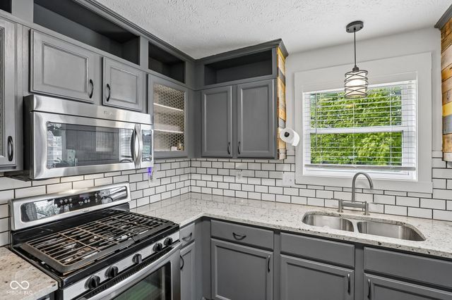 7974 Cobblesprings Drive, Avon, IN 46123