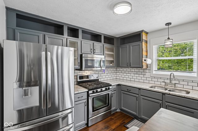 7974 Cobblesprings Drive, Avon, IN 46123