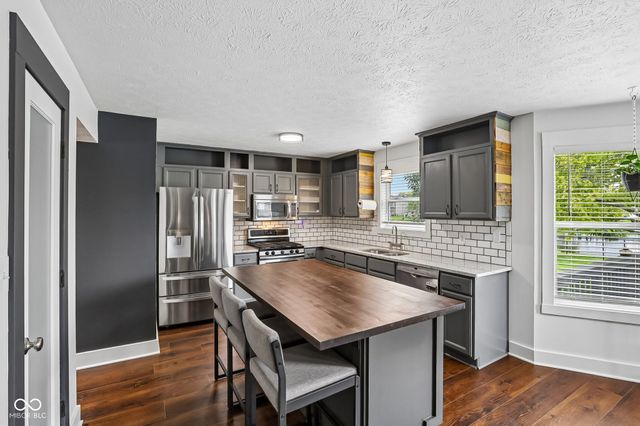 7974 Cobblesprings Drive, Avon, IN 46123