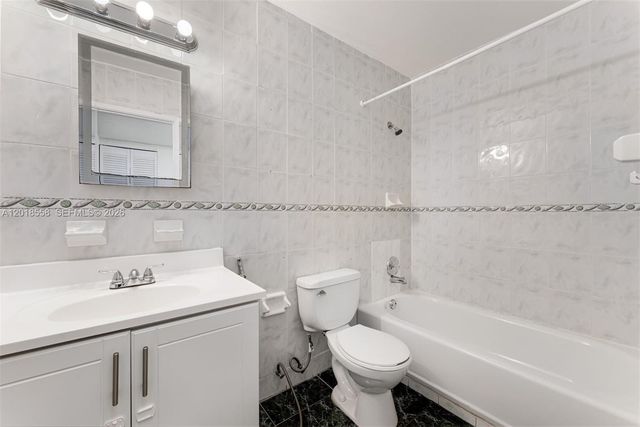 1950 W 54th St 412, Hialeah, FL 33012