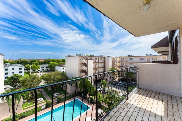 1950 W 54th St 412, Hialeah, FL 33012