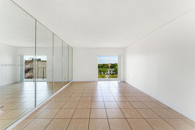 1950 W 54th St 412, Hialeah, FL 33012