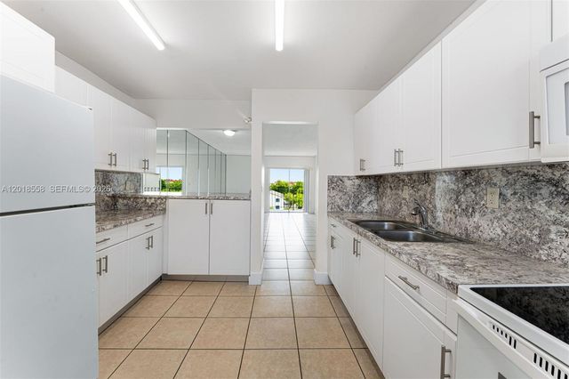 1950 W 54th St 412, Hialeah, FL 33012
