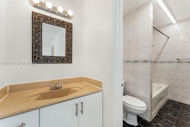 1950 W 54th St 412, Hialeah, FL 33012