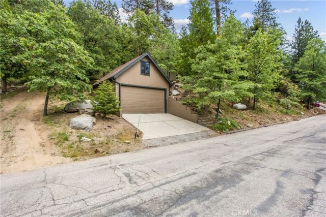 6429 Cedar Avenue, Angelus Oaks, CA 92305