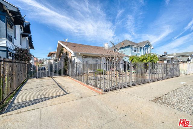 2011 6th Avenue, Los Angeles, CA 90018