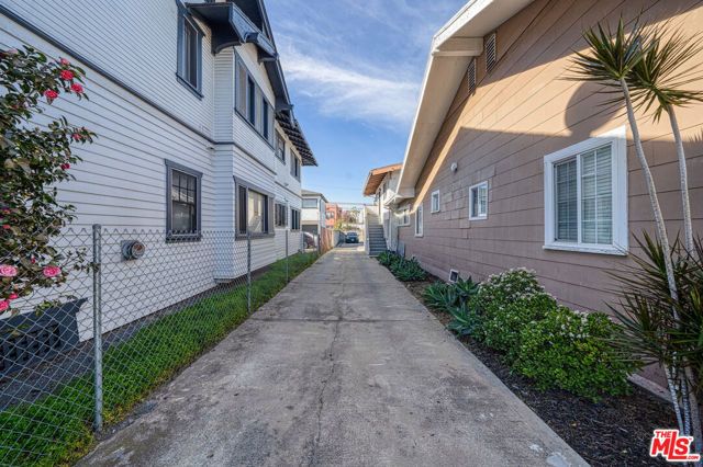 2011 6th Avenue, Los Angeles, CA 90018