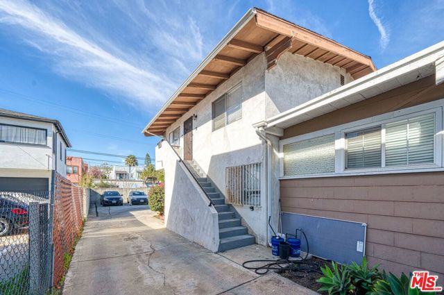 2011 6th Avenue, Los Angeles, CA 90018