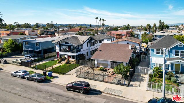 2011 6th Avenue, Los Angeles, CA 90018