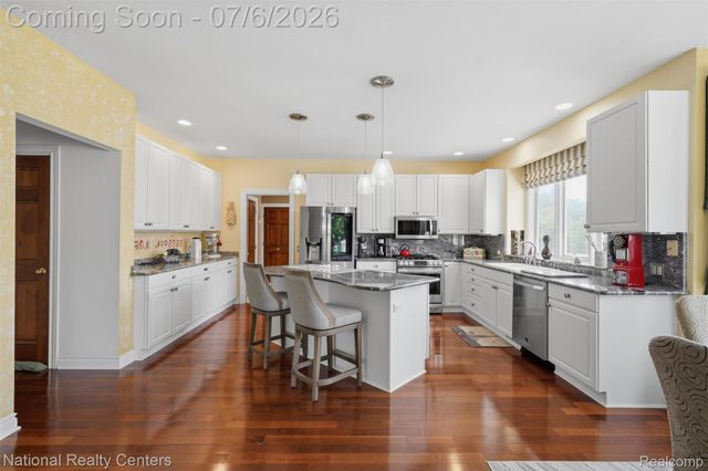 20175 Gill Road, Livonia, MI 48152