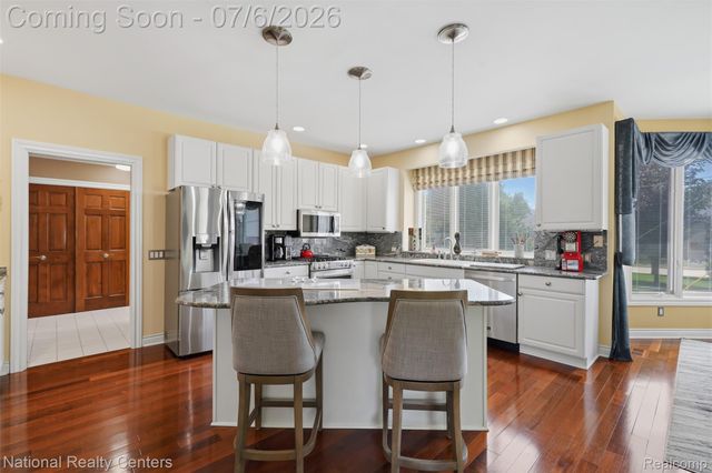 20175 Gill Road, Livonia, MI 48152