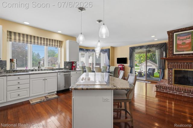 20175 Gill Road, Livonia, MI 48152