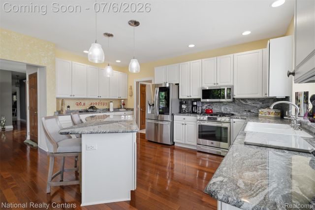 20175 Gill Road, Livonia, MI 48152