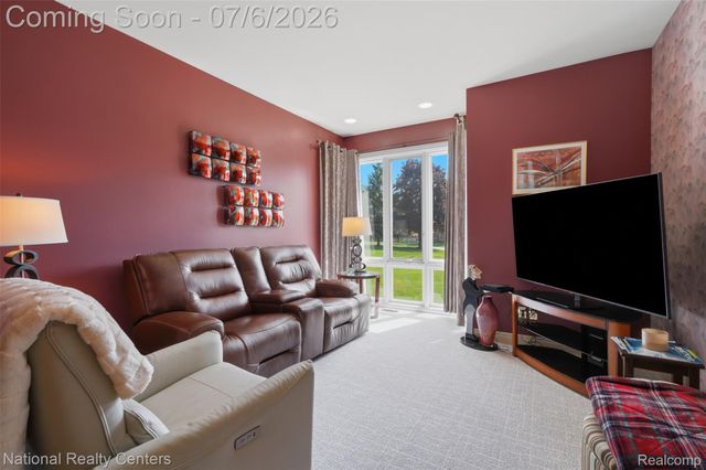 20175 Gill Road, Livonia, MI 48152