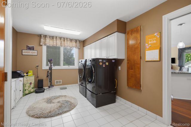 20175 Gill Road, Livonia, MI 48152