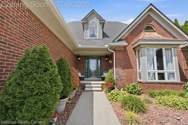 20175 Gill Road, Livonia, MI 48152