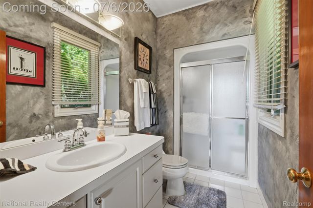 20175 Gill Road, Livonia, MI 48152