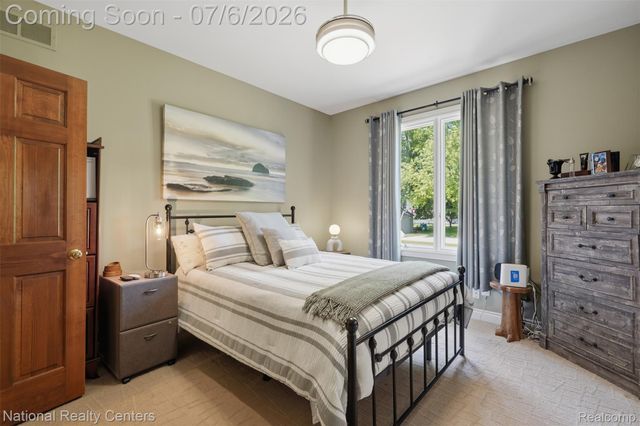 20175 Gill Road, Livonia, MI 48152