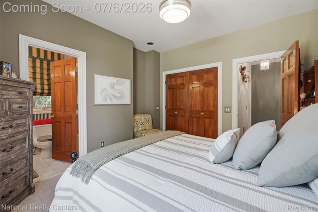 20175 Gill Road, Livonia, MI 48152