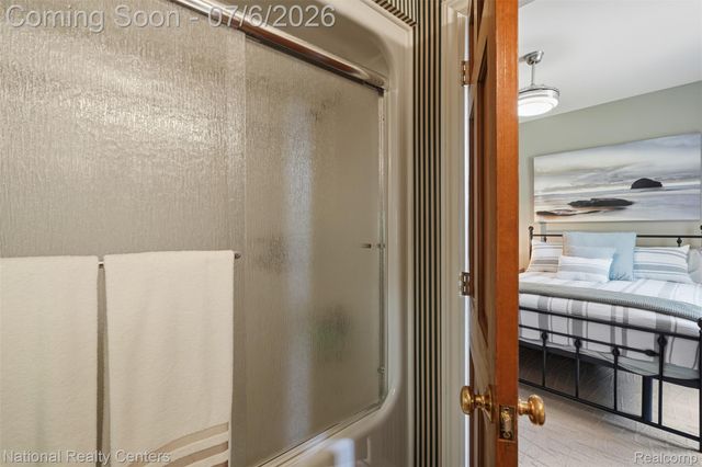 20175 Gill Road, Livonia, MI 48152