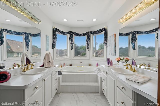 20175 Gill Road, Livonia, MI 48152