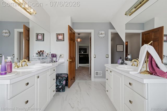 20175 Gill Road, Livonia, MI 48152