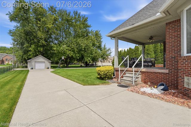 20175 Gill Road, Livonia, MI 48152