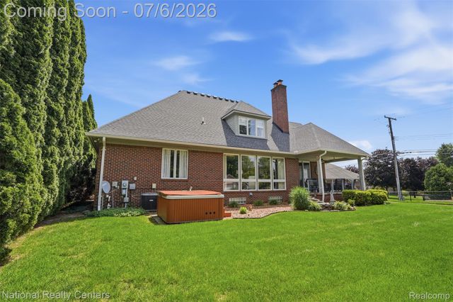20175 Gill Road, Livonia, MI 48152