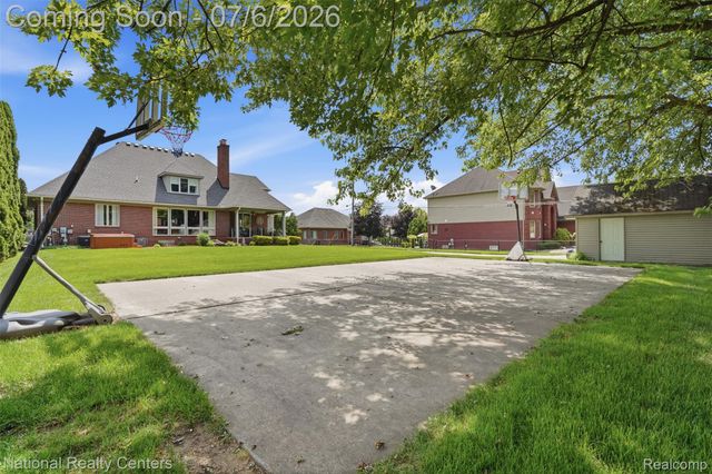 20175 Gill Road, Livonia, MI 48152