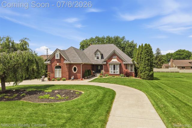 20175 Gill Road, Livonia, MI 48152