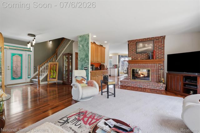 20175 Gill Road, Livonia, MI 48152