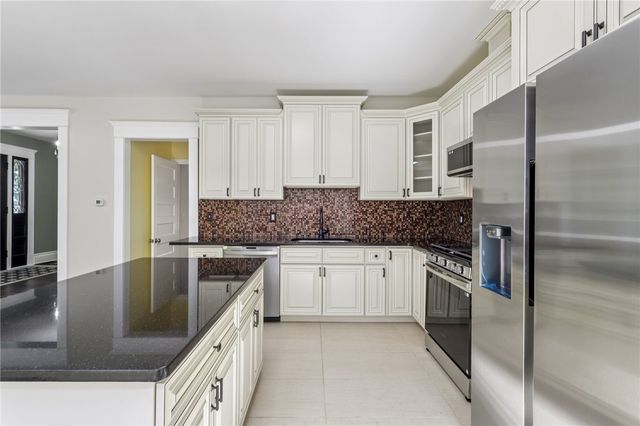 407 E LINCOLN AVENUE, New Castle, PA 16101