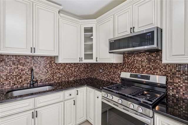 407 E LINCOLN AVENUE, New Castle, PA 16101