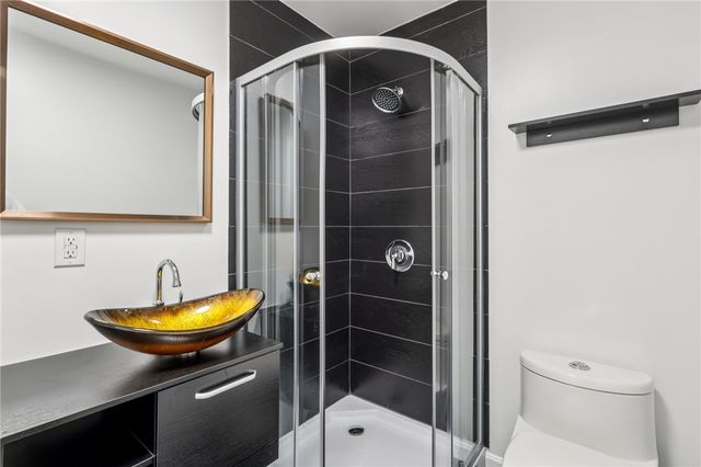 407 E LINCOLN AVENUE, New Castle, PA 16101