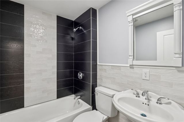 407 E LINCOLN AVENUE, New Castle, PA 16101