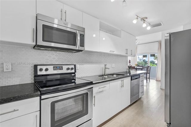 500 Bayview Drive 125, Sunny Isles Beach, FL 33160