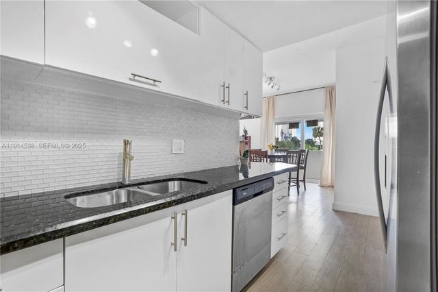 500 Bayview Drive 125, Sunny Isles Beach, FL 33160
