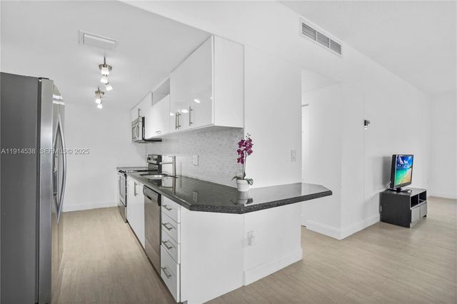 500 Bayview Drive 125, Sunny Isles Beach, FL 33160