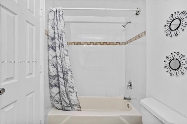 500 Bayview Drive 125, Sunny Isles Beach, FL 33160