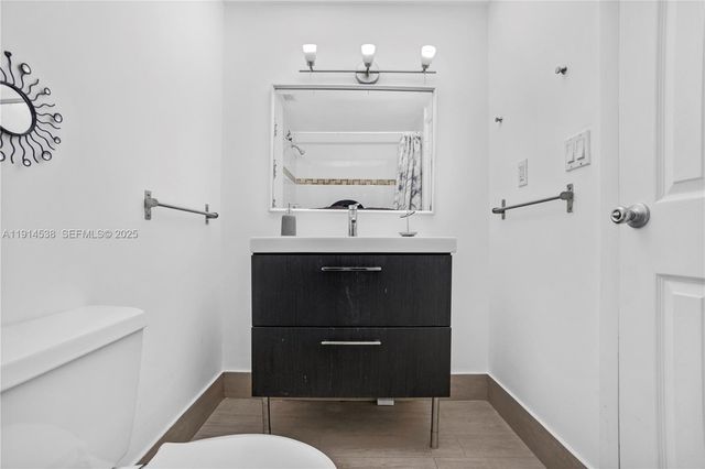 500 Bayview Drive 125, Sunny Isles Beach, FL 33160