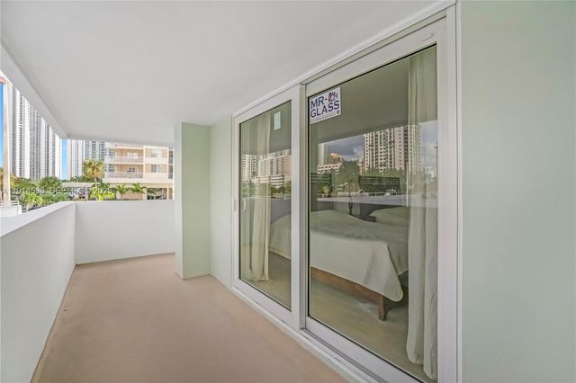 500 Bayview Drive 125, Sunny Isles Beach, FL 33160