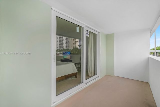 500 Bayview Drive 125, Sunny Isles Beach, FL 33160