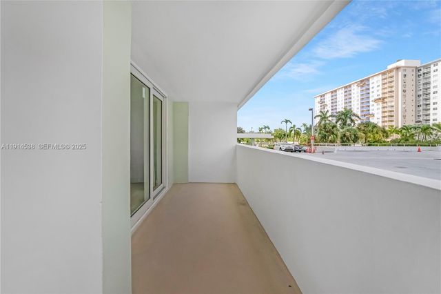 500 Bayview Drive 125, Sunny Isles Beach, FL 33160