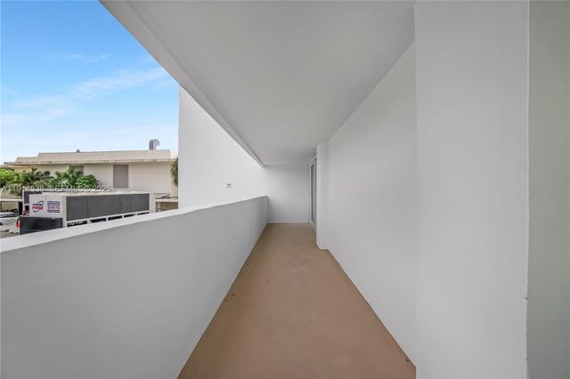 500 Bayview Drive 125, Sunny Isles Beach, FL 33160