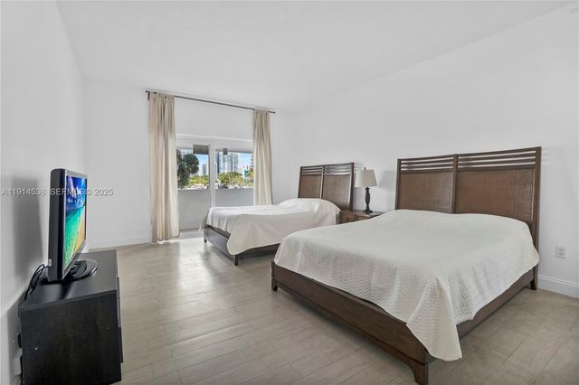 500 Bayview Drive 125, Sunny Isles Beach, FL 33160