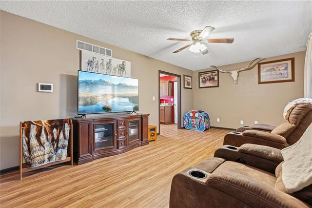 26423 NE 98th Street, Excelsior Springs, MO 64024