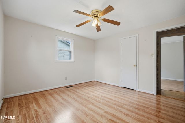 212 Mcfarland Drive, Kingsport, TN 37664