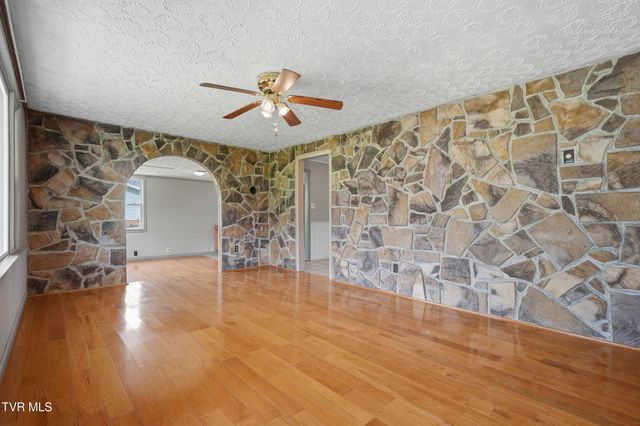 212 Mcfarland Drive, Kingsport, TN 37664