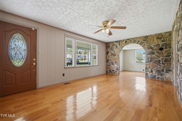 212 Mcfarland Drive, Kingsport, TN 37664