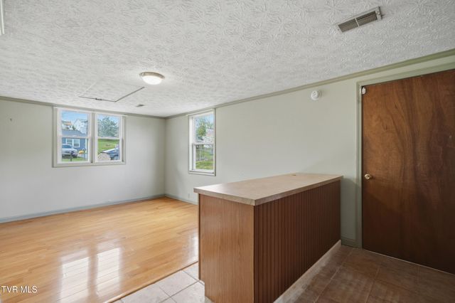 212 Mcfarland Drive, Kingsport, TN 37664